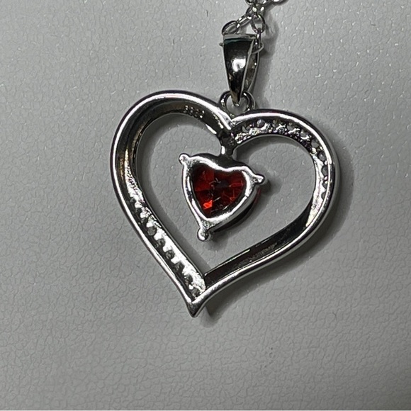 Heart pendant on chain NWOT - Picture 4 of 6